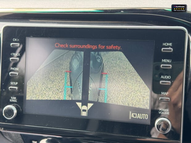 Toyota Hilux Crew Cab AUTO 4X4 Invincible X 4WD Air Con Cam Nav EURO 6 NO VAT 52