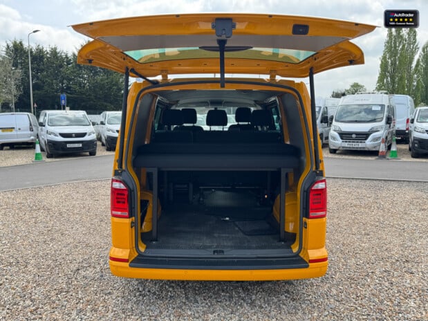 Volkswagen Transporter Crew Cab AUTO SWB L1H1 Kombi Highline Air Con Cam Nav EURO 6 NO VAT 9