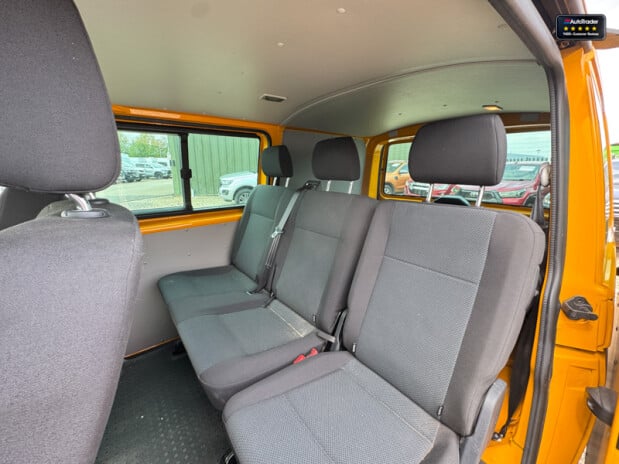 Volkswagen Transporter Crew Cab AUTO SWB L1H1 Kombi Highline Air Con Cam Nav EURO 6 NO VAT 12