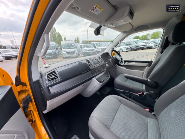 Volkswagen Transporter Crew Cab AUTO SWB L1H1 Kombi Highline Air Con Cam Nav EURO 6 NO VAT 14