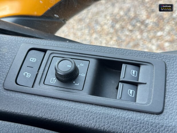Volkswagen Transporter Crew Cab AUTO SWB L1H1 Kombi Highline Air Con Cam Nav EURO 6 NO VAT 27