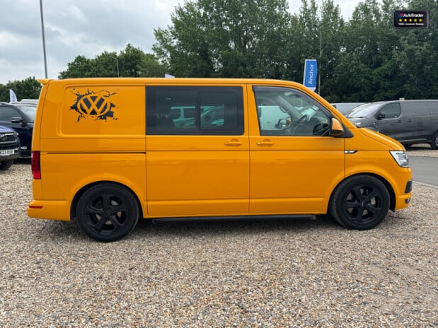 Volkswagen Transporter Crew Cab [SOLD SM] AUTO SWB L1H1 Kombi Highline Air Con Cam Nav EURO 6 NO 6