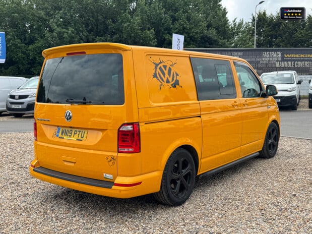Volkswagen Transporter Crew Cab [SOLD SM] AUTO SWB L1H1 Kombi Highline Air Con Cam Nav EURO 6 NO 7