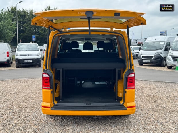 Volkswagen Transporter Crew Cab [SOLD SM] AUTO SWB L1H1 Kombi Highline Air Con Cam Nav EURO 6 NO 9