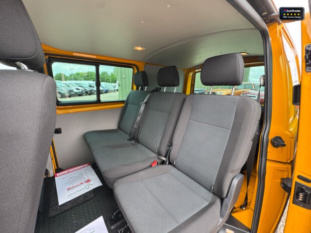 Volkswagen Transporter Crew Cab [SOLD SM] AUTO SWB L1H1 Kombi Highline Air Con Cam Nav EURO 6 NO 14