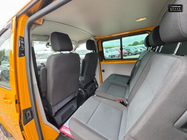 Volkswagen Transporter Crew Cab [SOLD SM] AUTO SWB L1H1 Kombi Highline Air Con Cam Nav EURO 6 NO 15