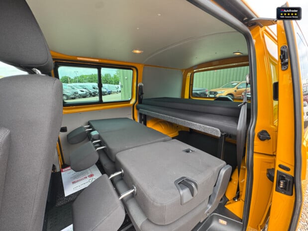 Volkswagen Transporter Crew Cab [SOLD SM] AUTO SWB L1H1 Kombi Highline Air Con Cam Nav EURO 6 NO 16