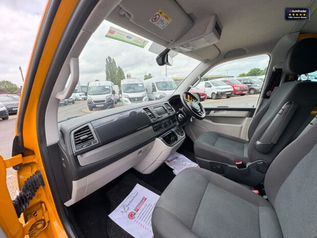 Volkswagen Transporter Crew Cab [SOLD SM] AUTO SWB L1H1 Kombi Highline Air Con Cam Nav EURO 6 NO 18