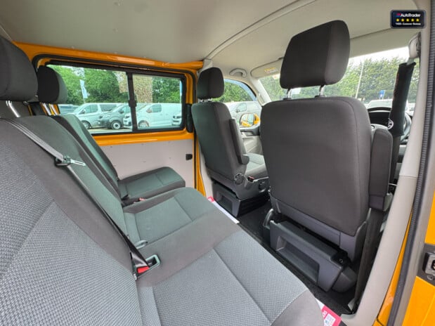 Volkswagen Transporter Crew Cab [SOLD SM] AUTO SWB L1H1 Kombi Highline Air Con Cam Nav EURO 6 NO 22
