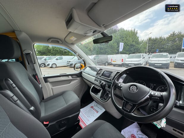 Volkswagen Transporter Crew Cab [SOLD SM] AUTO SWB L1H1 Kombi Highline Air Con Cam Nav EURO 6 NO 24
