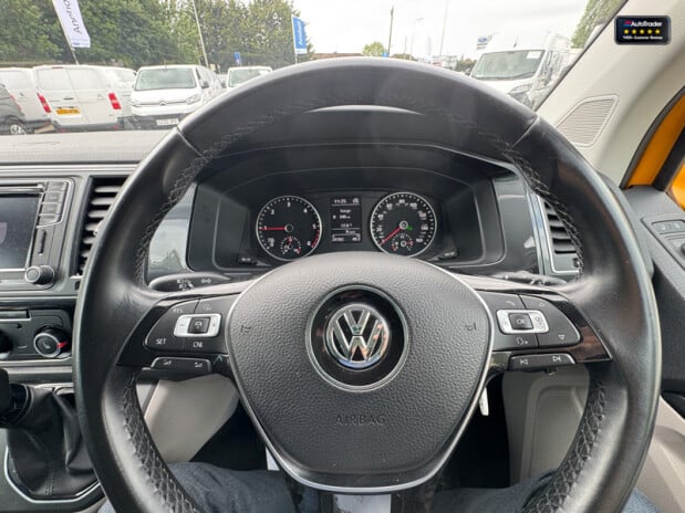 Volkswagen Transporter Crew Cab [SOLD SM] AUTO SWB L1H1 Kombi Highline Air Con Cam Nav EURO 6 NO 25