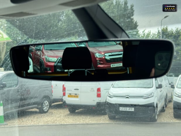 Volkswagen Transporter Crew Cab [SOLD SM] AUTO SWB L1H1 Kombi Highline Air Con Cam Nav EURO 6 NO 57