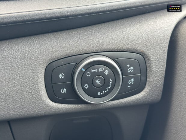 Ford Transit Custom Crew Cab LWB L2H1 320 Limited Air Con Heated Seats Sensors EURO 6 25