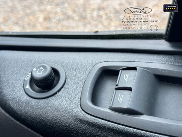 Ford Transit Custom Crew Cab LWB L2H1 320 Limited Air Con Heated Seats Sensors EURO 6 26