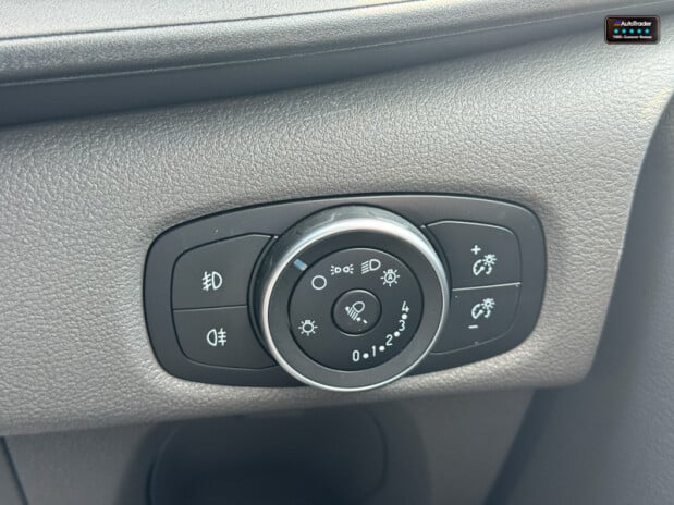Ford Transit Custom Crew Cab LWB L2H1 320 Limited Air Con Heated Seats Sensors EURO 6 26