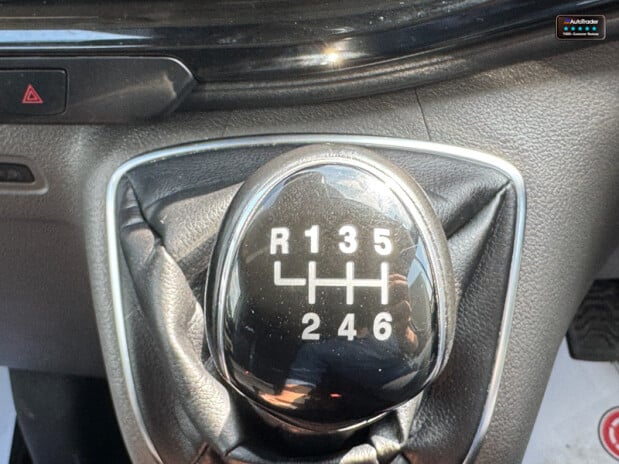 Ford Transit Custom Crew Cab LWB L2H1 320 Limited Air Con Heated Seats Sensors EURO 6 37