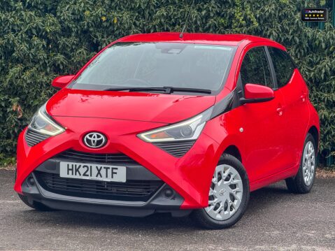 Toyota Aygo 1.0 VVT-i x-play Hatchback 5dr Petrol x-shift Euro 6 (Safety Sense) (71 ps) 25