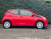 Toyota Aygo 1.0 VVT-i x-play Hatchback 5dr Petrol x-shift Euro 6 (Safety Sense) (71 ps) 4