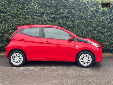 Toyota Aygo 1.0 VVT-i x-play Hatchback 5dr Petrol x-shift Euro 6 (Safety Sense) (71 ps) 28