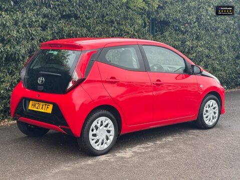 Toyota Aygo 1.0 VVT-i x-play Hatchback 5dr Petrol x-shift Euro 6 (Safety Sense) (71 ps) 27