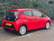 Toyota Aygo 1.0 VVT-i x-play Hatchback 5dr Petrol x-shift Euro 6 (Safety Sense) (71 ps) 27