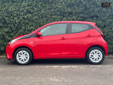 Toyota Aygo 1.0 VVT-i x-play Hatchback 5dr Petrol x-shift Euro 6 (Safety Sense) (71 ps) 5