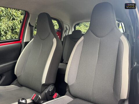 Toyota Aygo 1.0 VVT-i x-play Hatchback 5dr Petrol x-shift Euro 6 (Safety Sense) (71 ps) 8