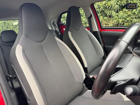 Toyota Aygo 1.0 VVT-i x-play Hatchback 5dr Petrol x-shift Euro 6 (Safety Sense) (71 ps) 10