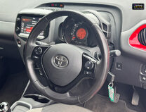 Toyota Aygo 1.0 VVT-i x-play Hatchback 5dr Petrol x-shift Euro 6 (Safety Sense) (71 ps) 11