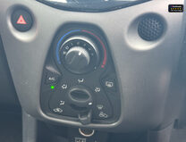 Toyota Aygo 1.0 VVT-i x-play Hatchback 5dr Petrol x-shift Euro 6 (Safety Sense) (71 ps) 21