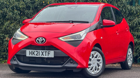 Toyota Aygo 1.0 VVT-i x-play Hatchback 5dr Petrol x-shift Euro 6 (Safety Sense) (71 ps) 