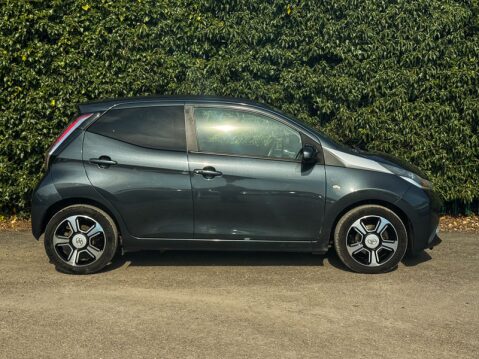 Toyota Aygo (Sold) 1.0 VVT-i x-clusiv 2 x-wave 5dr Petrol Manual Euro 33