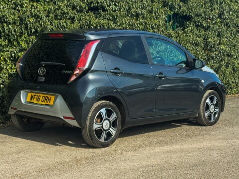 Toyota Aygo (Sold) 1.0 VVT-i x-clusiv 2 x-wave 5dr Petrol Manual Euro 3