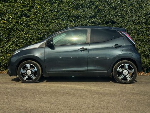 Toyota Aygo (Sold) 1.0 VVT-i x-clusiv 2 x-wave 5dr Petrol Manual Euro 5