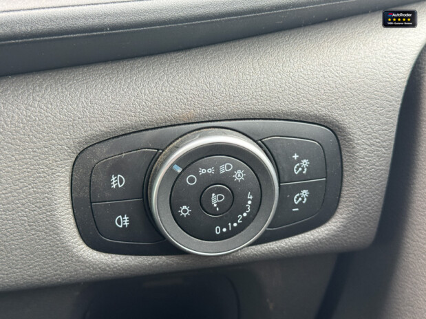 Ford Transit Custom Crew Cab AUTO SWB L1H1 320 Limited Air Con Cam Sensors EURO 6 26