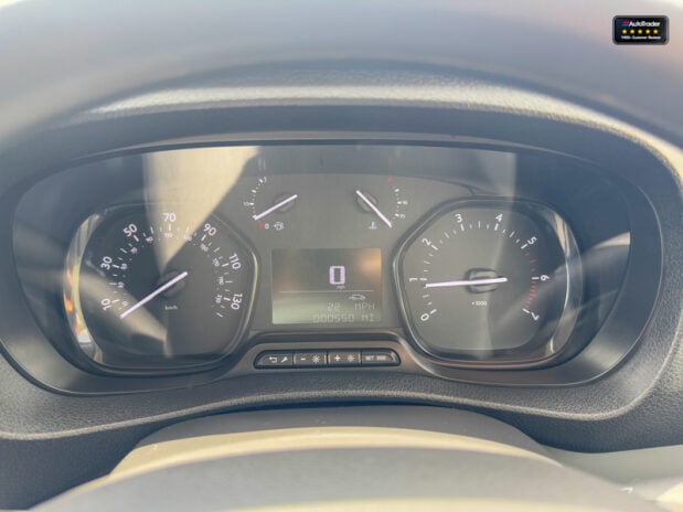 Peugeot Expert MWB L2H1 Bluehdi Professional Premium Plus Air Con Cruise EURO 6 17