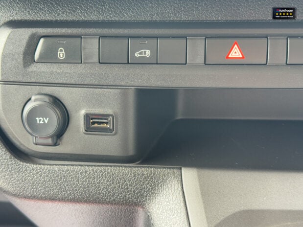 Peugeot Expert MWB L2H1 Bluehdi Professional Premium Plus Air Con Cruise EURO 6 34