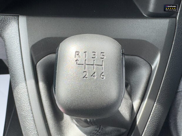 Peugeot Expert MWB L2H1 Bluehdi Professional Premium Plus Air Con Cruise EURO 6 35