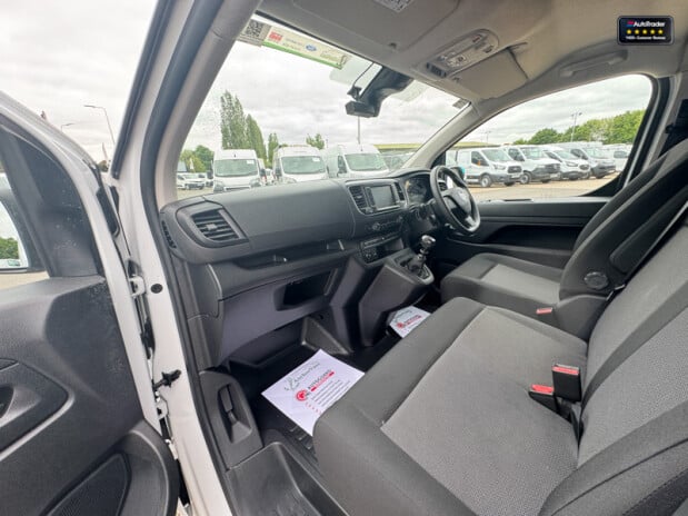 Vauxhall Vivaro LWB L2H1 Low Roof F2900 Prime Air Con Navigation Sensors EURO 6 11