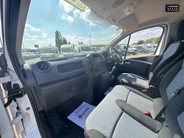 Vauxhall Vivaro SWB L1H1 Low Roof 2700 Cdti EURO 6 11