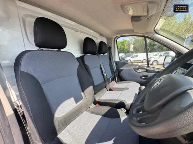 Vauxhall Vivaro SWB L1H1 Low Roof 2700 Cdti EURO 6 13