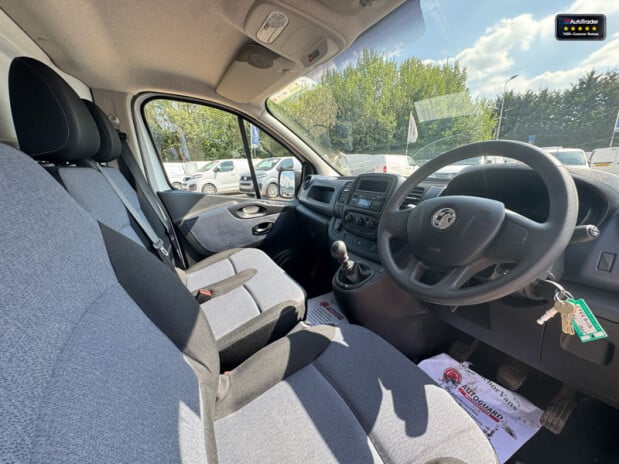 Vauxhall Vivaro SWB L1H1 Low Roof 2700 Cdti EURO 6 14