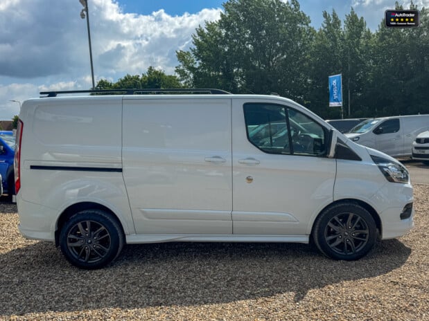 Ford Transit Custom AUTO SWB L1H1 290 Sport Air Con Alloys Nav Sensors EURO 6 5