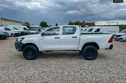 Toyota Hilux Crew Cab 4X4 Active 4WD Air Con Alloys Tow Bar EURO 6 NO VAT