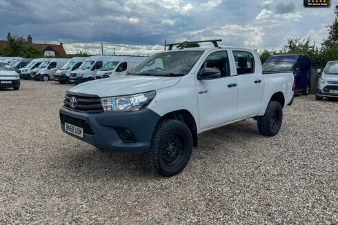 Toyota Hilux Crew Cab 4X4 Active 4WD Air Con Alloys Tow Bar EURO 6 NO VAT