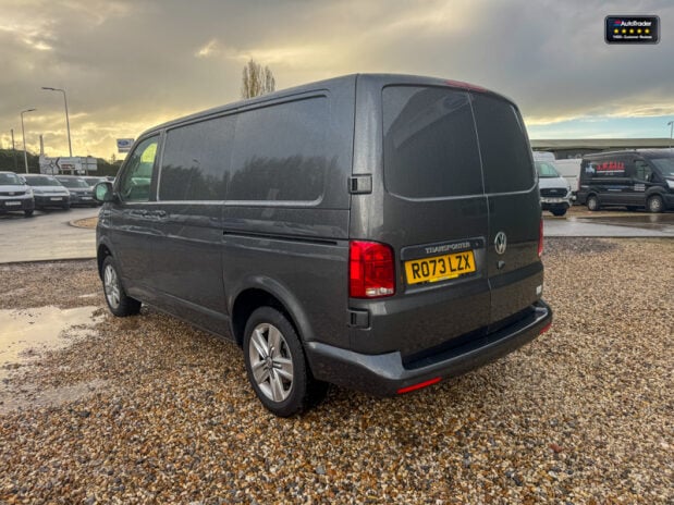 Volkswagen Transporter AUTO SWB L1H1 T30 204bhp Tdi Highline Alloys Air Con Camera EURO 6 SELECT 11