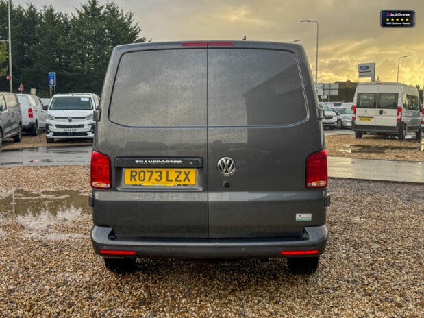 Volkswagen Transporter AUTO SWB L1H1 T30 204bhp Tdi Highline Alloys Air Con Camera EURO 6 SELECT 8