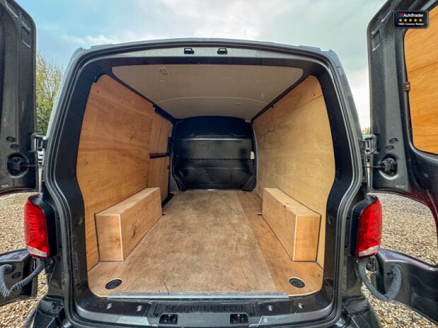 Volkswagen Transporter AUTO SWB L1H1 T30 204bhp Tdi Highline Alloys Air Con Camera EURO 6 SELECT 10