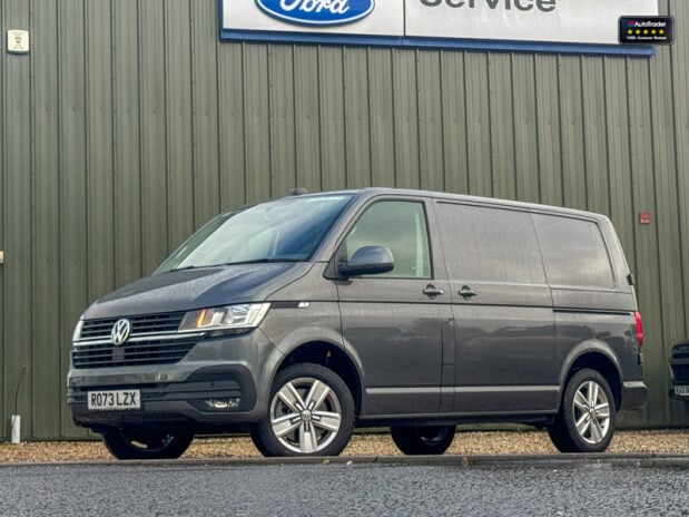 Volkswagen Transporter AUTO SWB L1H1 T30 204bhp Tdi Highline Alloys Air Con Camera EURO 6 SELECT 2