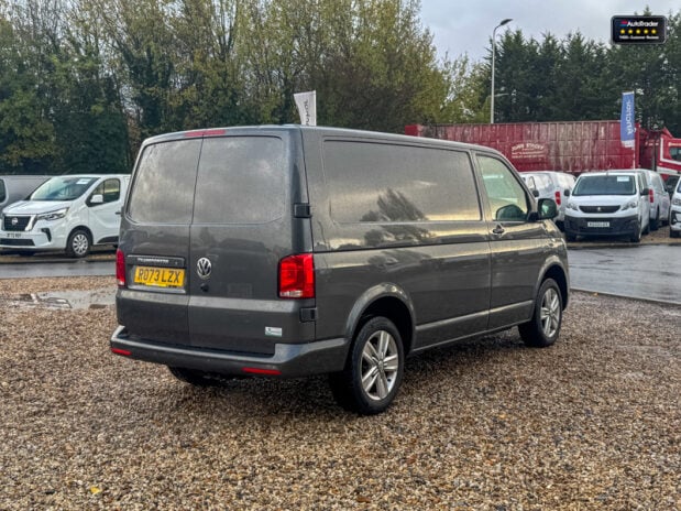 Volkswagen Transporter AUTO SWB L1H1 T30 204bhp Tdi Highline Alloys Air Con Camera EURO 6 SELECT 7